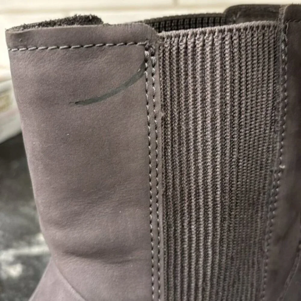 UGG Larra Charcoal Nubuck Leather Boots - Women's 7.5